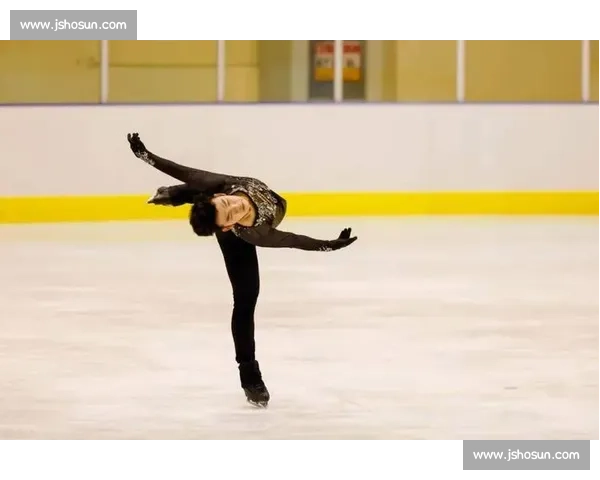 花滑小明｜轮滑何时能有冰上的轻盈？